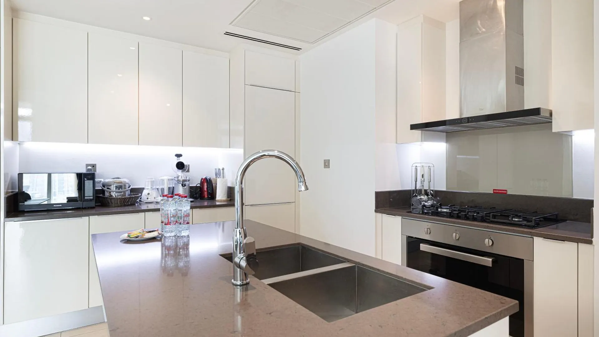3Br Full Marina View For 8 Near The Metro! Apartment Dubai